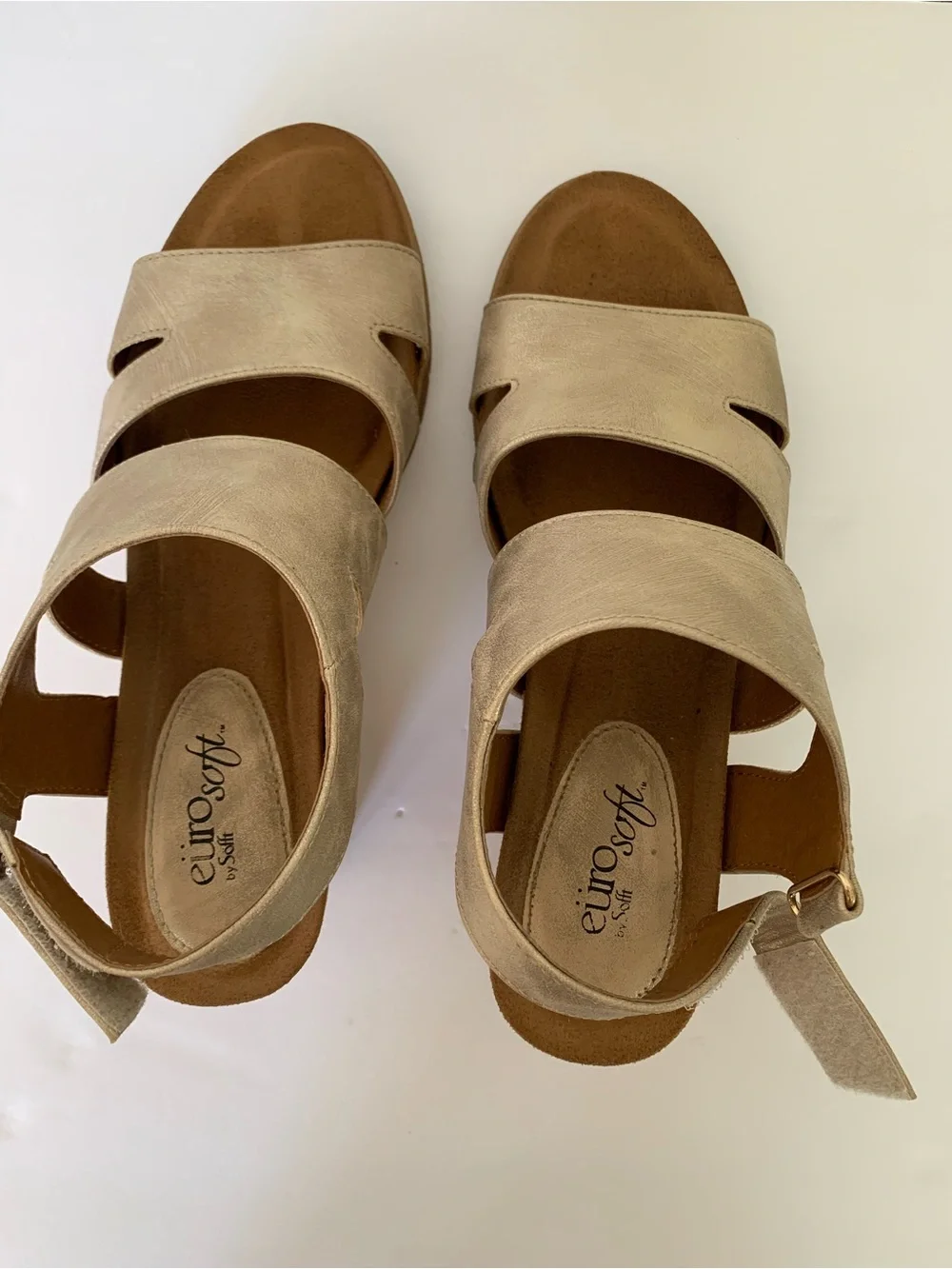 Sofft metallic gold